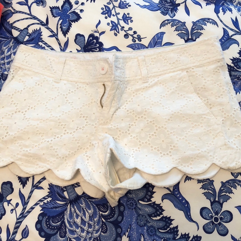 Lily Pulitzer scalloped lace shorts